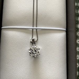 Cubic zirconia pendant and chain